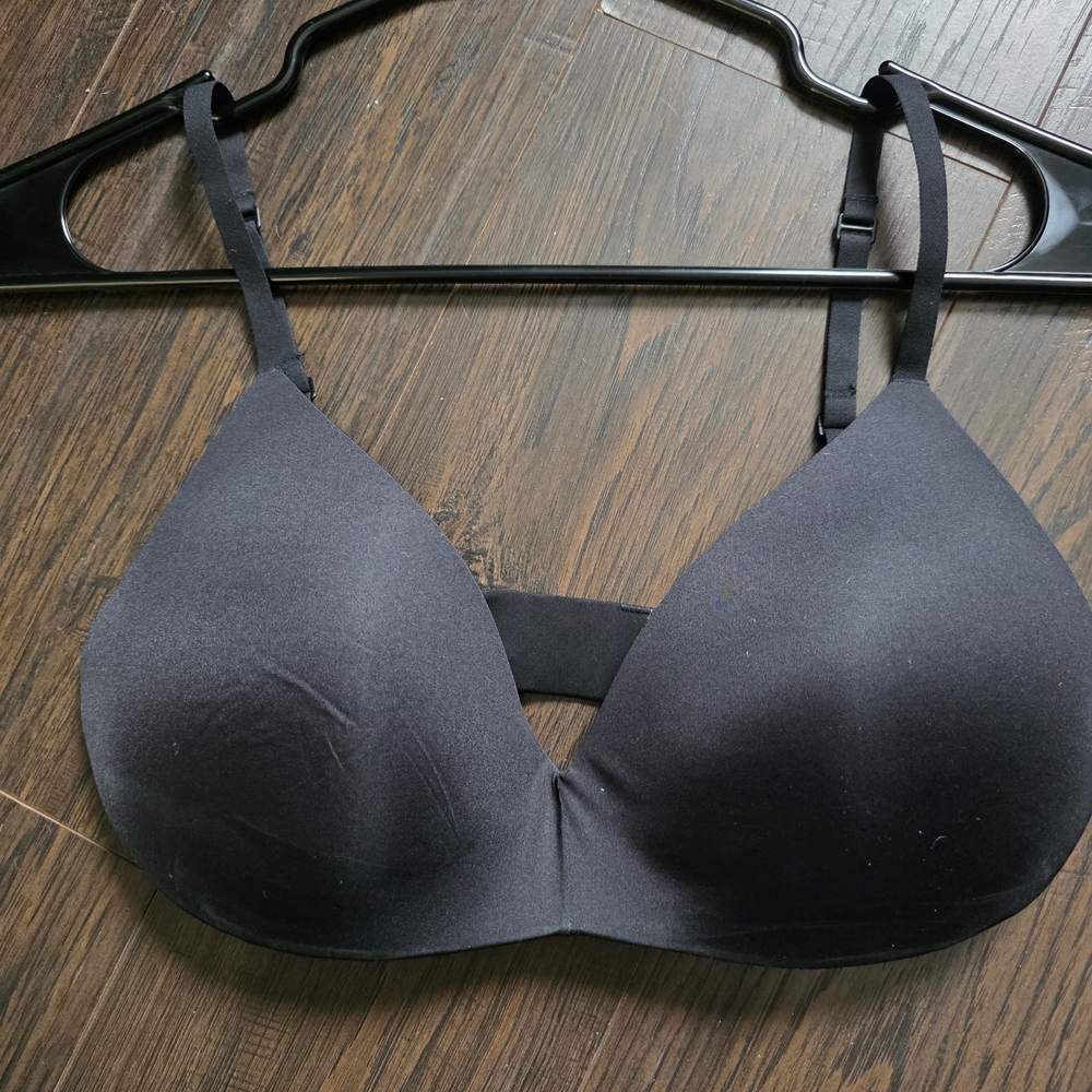 SKIMS Midnight Black Bra And Tan